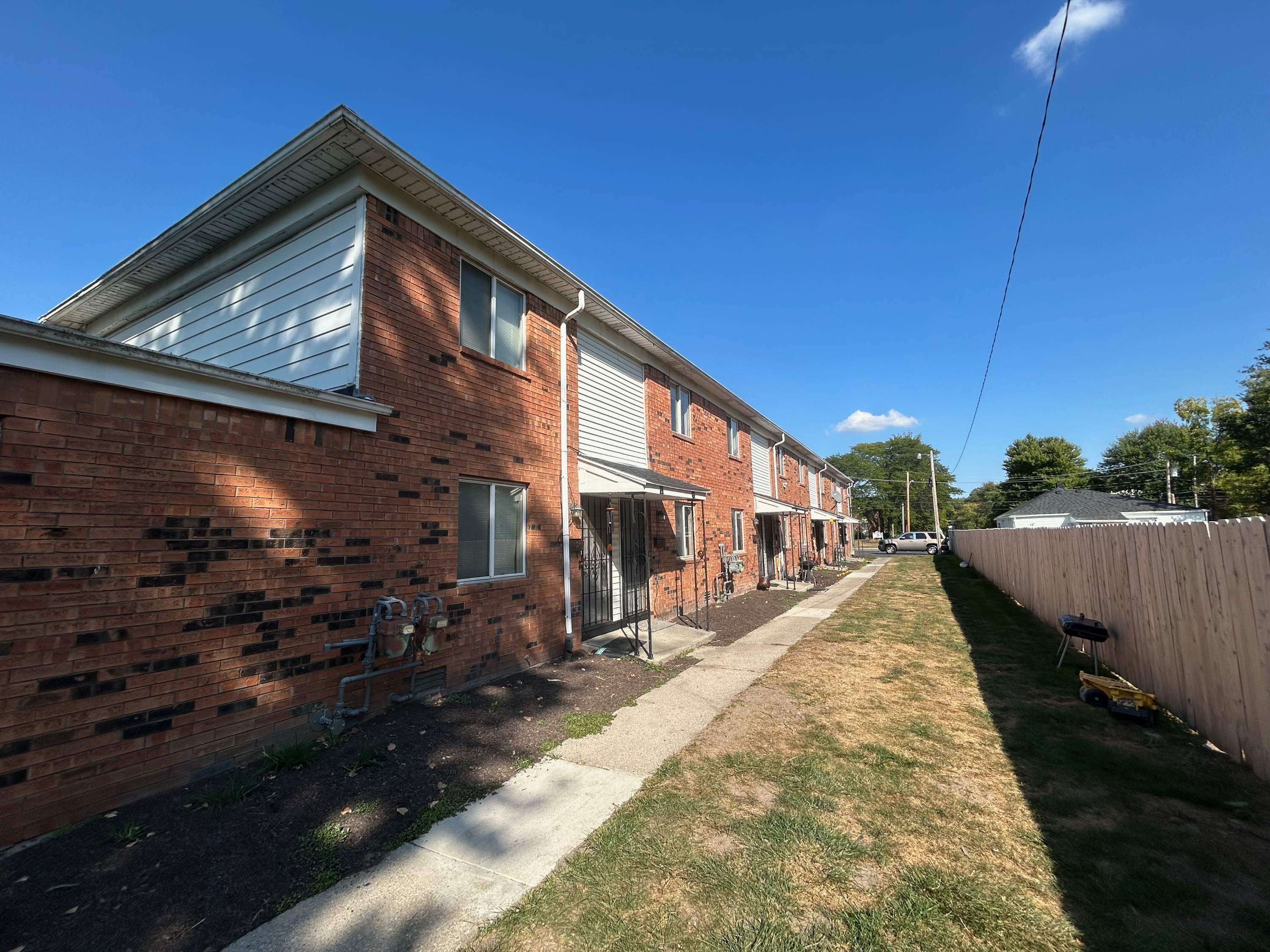 916 South Byrne Road - E