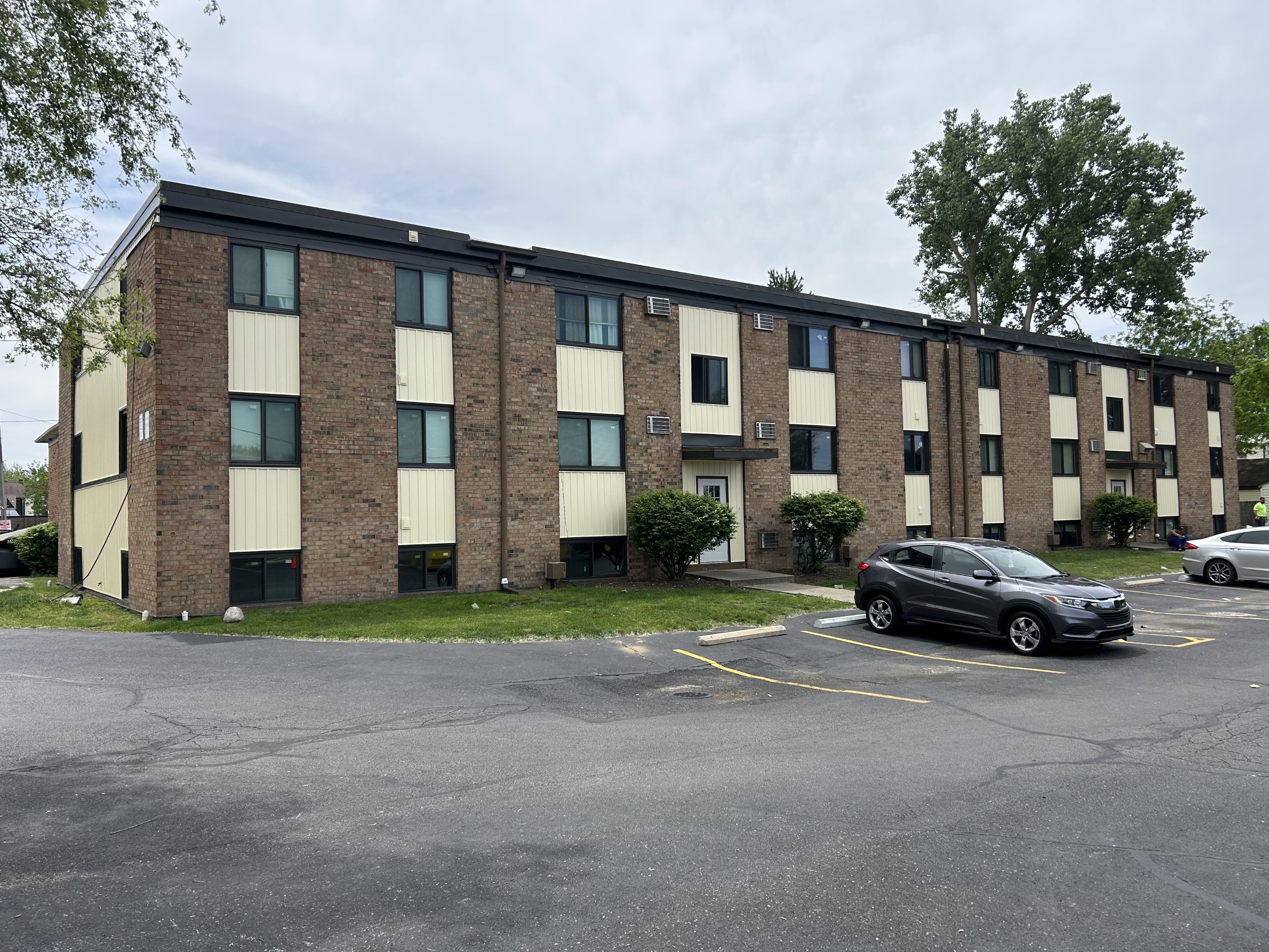 916 South Byrne Road - 11