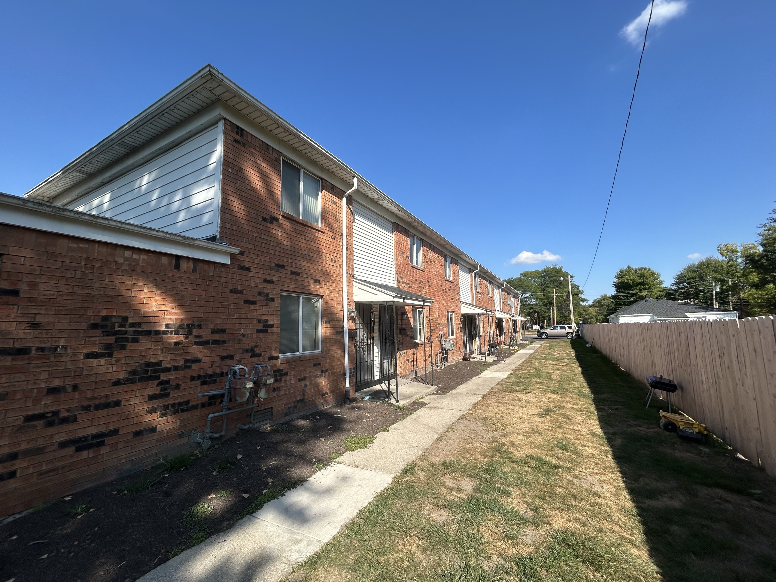 916 South Byrne Road - B