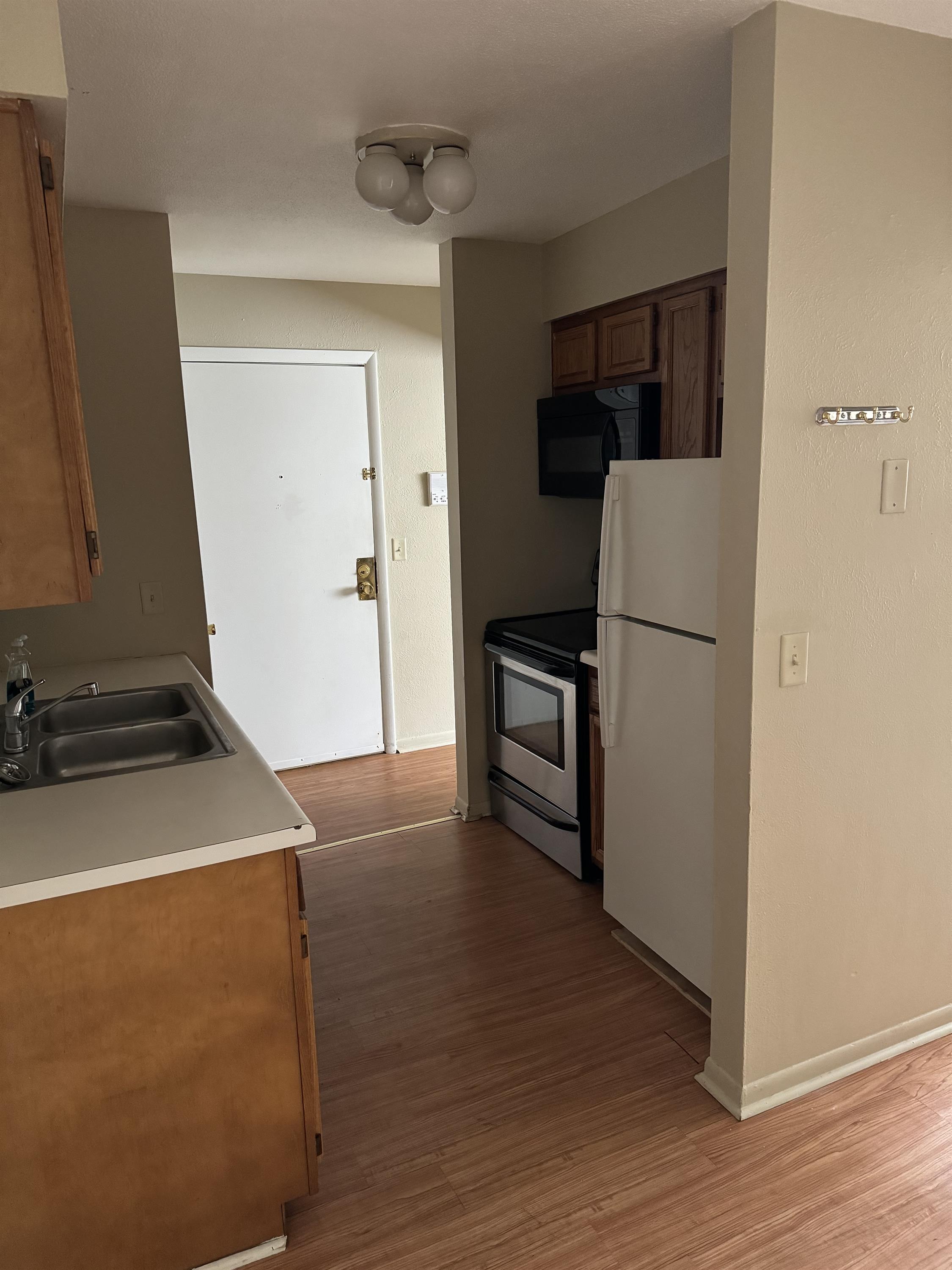 916 South Byrne Road - 8